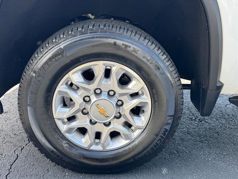 Used 2024 Chevrolet Silverado 2500 LTZ w/ LTZ Premium Package AWD/4WD image 9