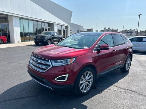 Used 2018 Ford Edge Titanium w/ Equipment Group 301A FWD image 2