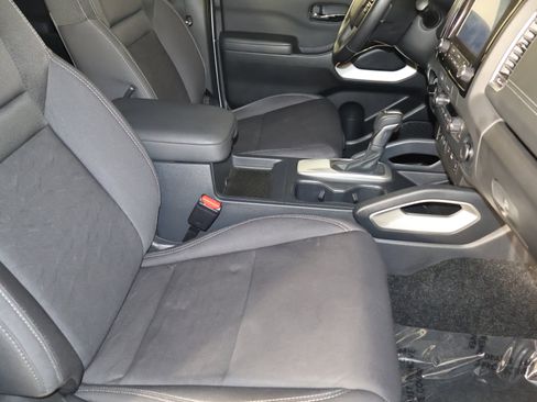 Used 2022 Nissan Frontier SV image 45