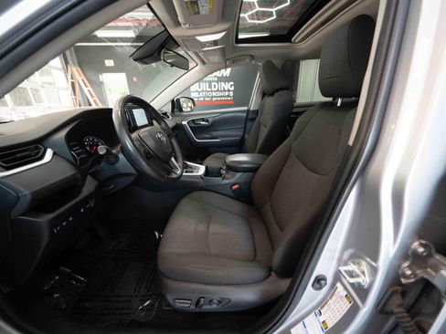 Used 2022 Toyota RAV4 XLE w/ Convenience Package AWD/4WD image 9