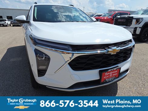 New 2026 Chevrolet Trax LT FWD image 11