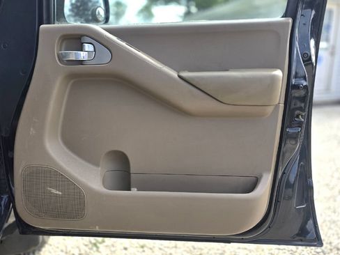 Used 2005 Nissan Frontier SE w/ (P01) Power Pkg AWD/4WD image 26