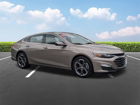 Used 2024 Chevrolet Malibu LT image 2