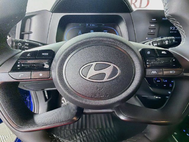 Used 2025 Hyundai Elantra Sport FWD image 13