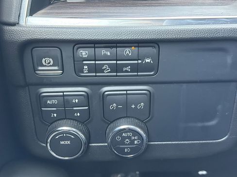 Used 2025 Chevrolet Tahoe Z71 AWD/4WD image 10