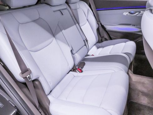 Certified 2026 Genesis GV70 2.5T Advanced image 12