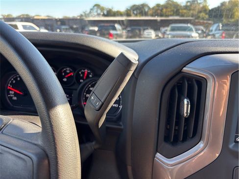 Used 2022 Chevrolet Silverado 1500 Custom image 32