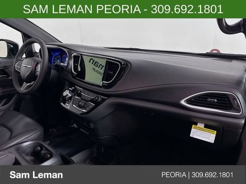 New 2026 Chrysler Pacifica Select FWD image 29