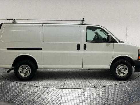 Used 2020 Chevrolet Express 3500 w/ Driver Convenience Package image 9