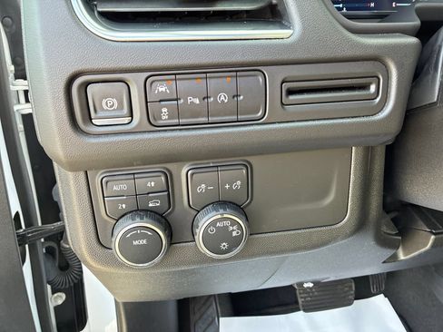 Used 2024 Chevrolet Tahoe LT AWD/4WD image 16