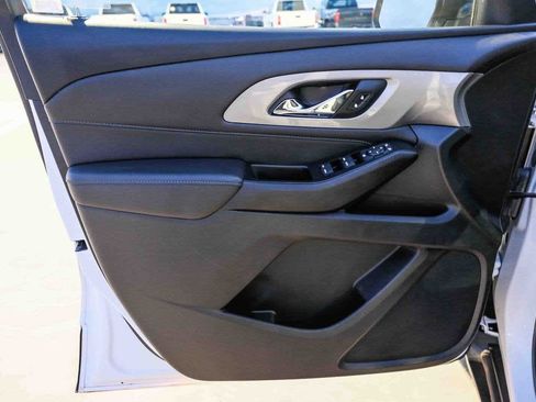 Used 2023 Chevrolet Traverse LT FWD image 23