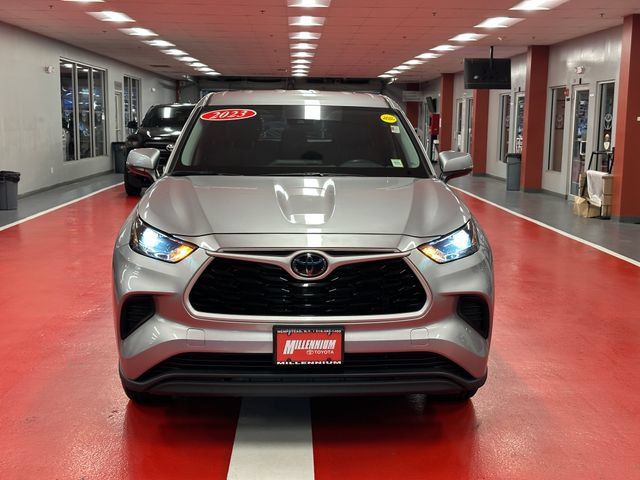 Used 2023 Toyota Highlander L AWD/4WD image 8