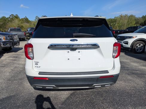Certified 2022 Ford Explorer XLT w/ Equipment Group 202A RWD image 5