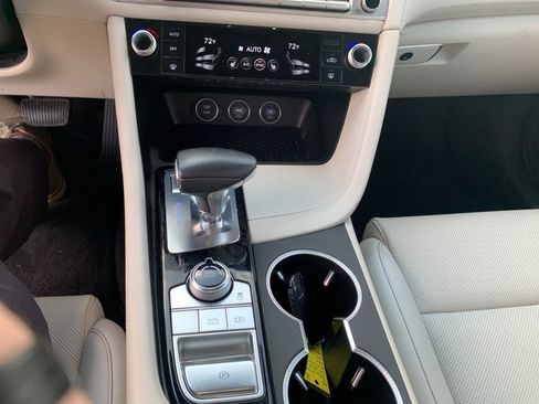 Used 2024 Genesis G70 2.5T image 11