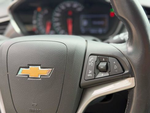 Used 2021 Chevrolet Trax LT w/ LT Convenience Package FWD image 23