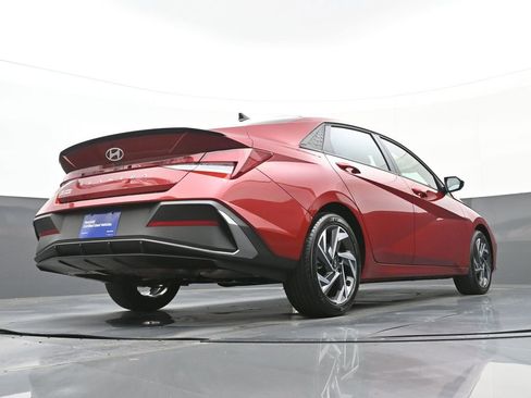 Certified 2025 Hyundai Elantra Sport image 40
