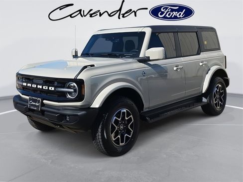 New 2025 Ford Bronco Outer Banks image 1
