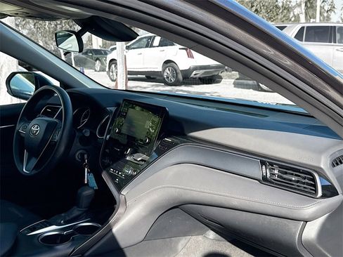 Used 2022 Toyota Camry LE image 28