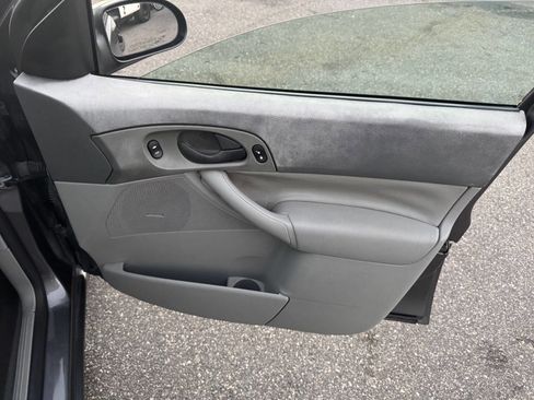 Used 2005 Ford Focus SE image 19