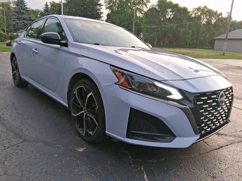 Used 2024 Nissan Altima 2.5 SR FWD image 7