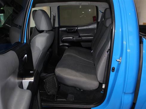 Used 2020 Toyota Tacoma SR5 AWD/4WD image 25