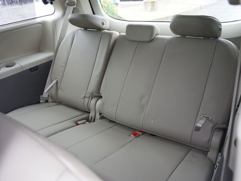 Used 2019 Toyota Sienna XLE AWD/4WD image 21