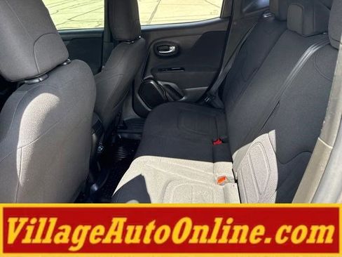 Used 2019 Jeep Renegade Latitude w/ Cold Weather Group AWD/4WD image 34