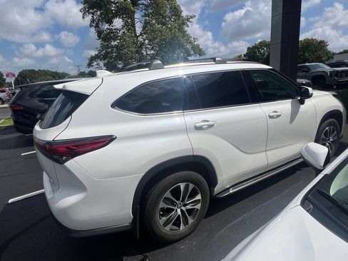 Certified 2020 Toyota Highlander XLE FWD image 15
