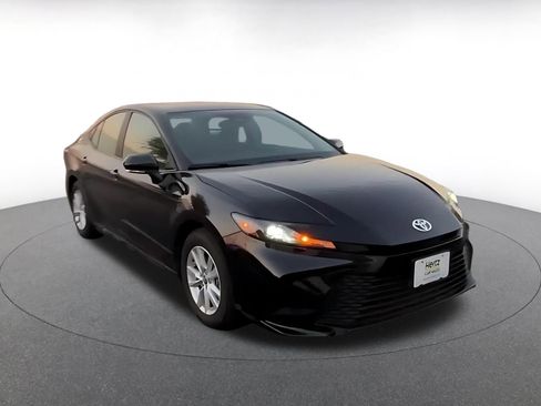 Used 2025 Toyota Camry LE image 3