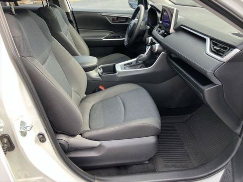 Certified 2025 Toyota RAV4 LE FWD image 32