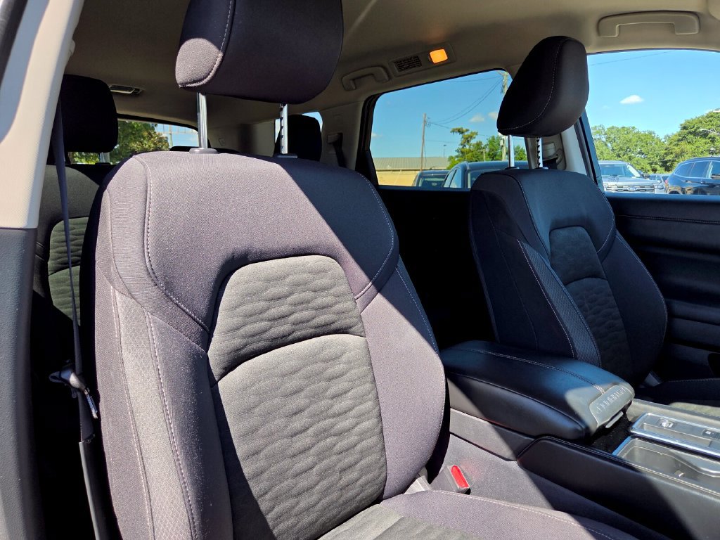 Used 2025 Nissan Pathfinder SV FWD image 29