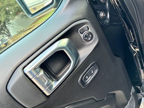 Used 2026 Jeep Wrangler Unlimited Rubicon AWD/4WD image 29