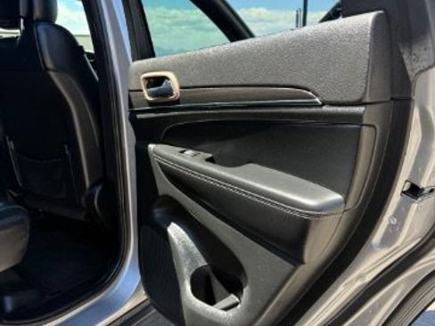 Used 2015 Jeep Grand Cherokee Limited image 16