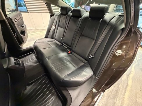 Used 2018 Honda Accord Touring image 6