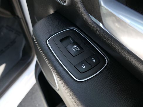 Used 2024 RAM 1500 Laramie AWD/4WD image 26