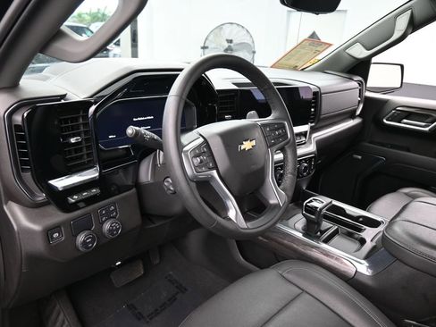 Used 2024 Chevrolet Silverado 1500 LTZ w/ LTZ Premium Package image 10