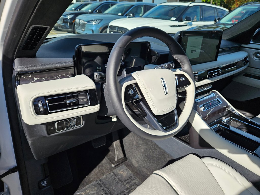 New 2027 Lincoln Navigator Reserve AWD/4WD image 20