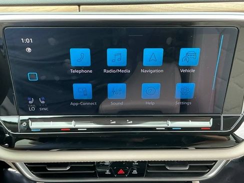 Certified 2024 Volkswagen Atlas SE w/ Black Wheel Package FWD image 22