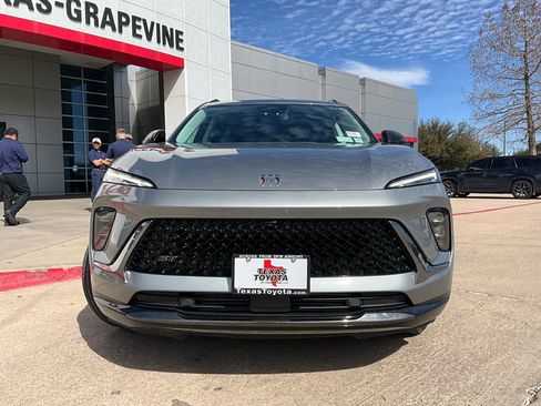 Used 2024 Buick Envision Sport Touring image 3