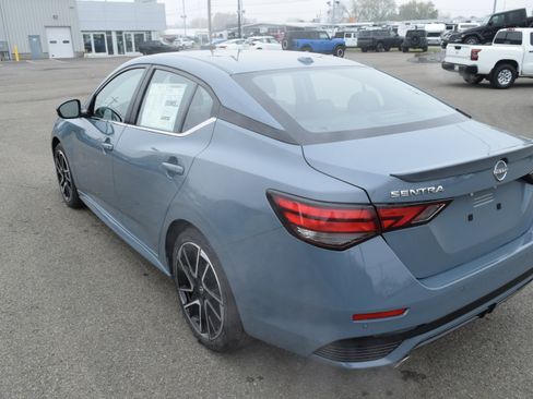 Used 2025 Nissan Sentra SR w/ SR Premium Package FWD image 8