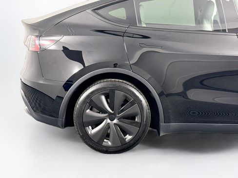 Used 2023 Tesla Model Y Long Range AWD/4WD image 44