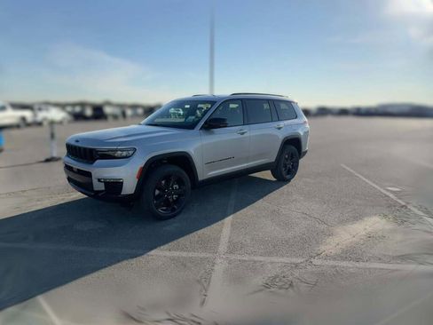 New 2025 Jeep Grand Cherokee L Limited w/ Black Appearance Package image 4