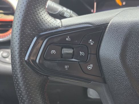 Used 2025 Chevrolet Trax RS w/ Driver Confidence Package FWD image 14