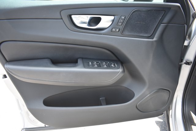 Used 2023 Volvo XC60 B5 Ultimate w/ Climate Package FWD image 12