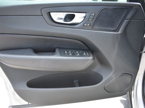 Used 2023 Volvo XC60 B5 Ultimate w/ Climate Package FWD image 12