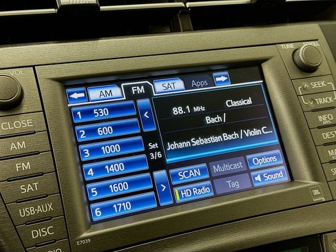 Used 2015 Toyota Prius Four image 21