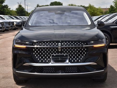 New 2026 Lincoln Nautilus Premier AWD/4WD image 2