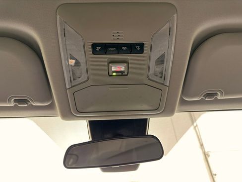 Used 2021 Toyota RAV4 LE image 17