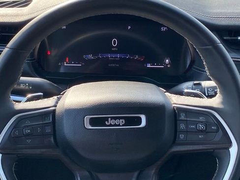 Used 2023 Jeep Grand Cherokee Limited image 8