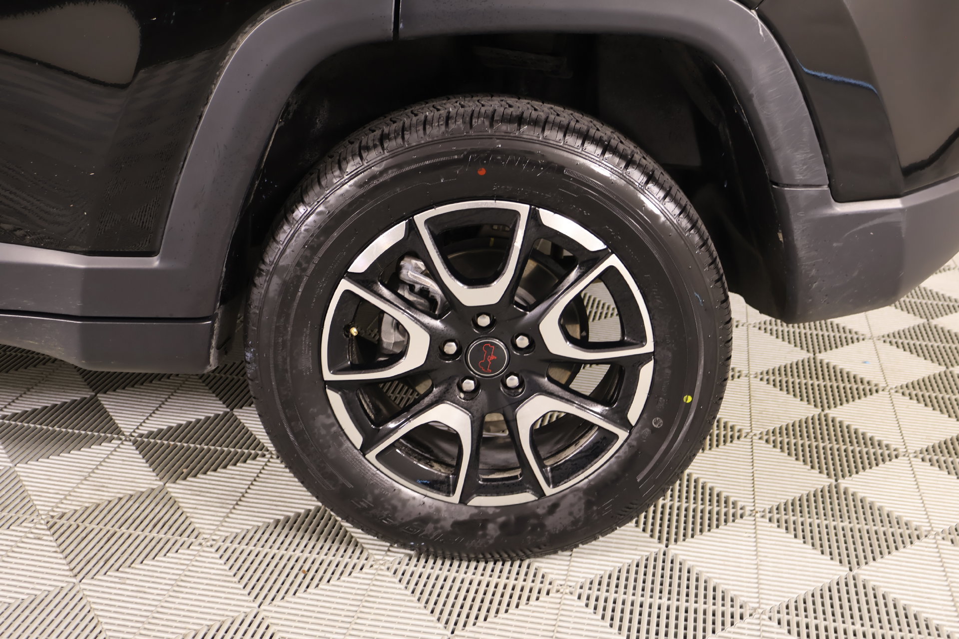 Used 2025 Jeep Compass Trailhawk AWD/4WD image 17